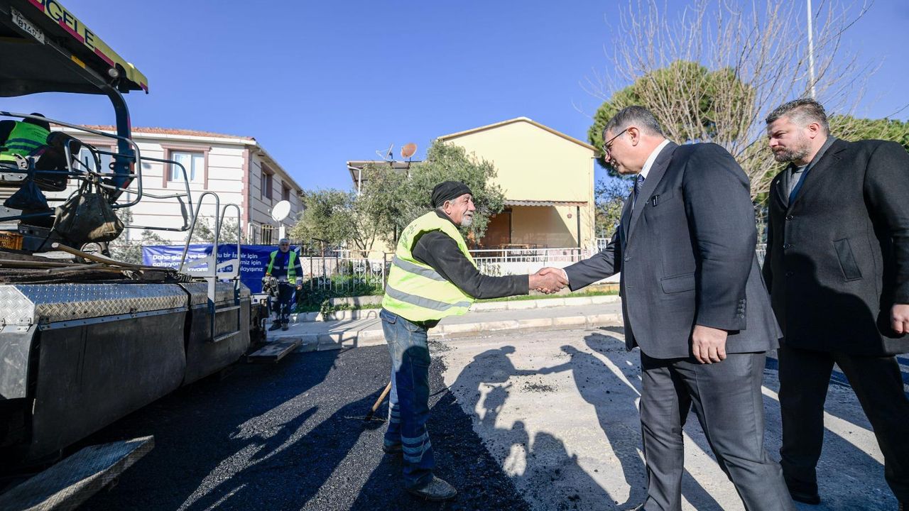 İzmir’in yollarında gece gündüz asfalt seferberliği