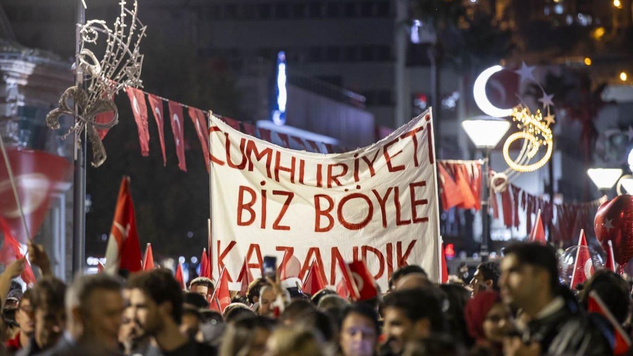 İzmir, Cumhuriyet coşkusuna hazır