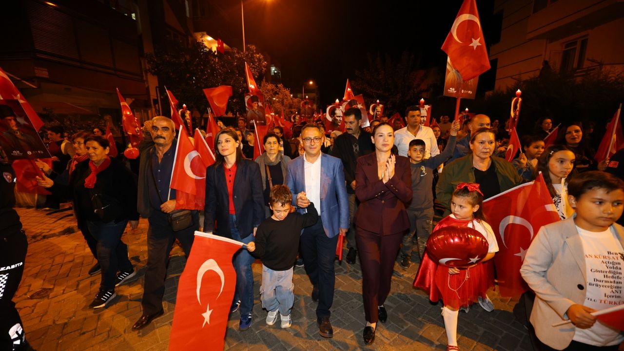 Efes Selçuk’ta 29 Ekim gururu: Cumhuriyet coşkusu meydanlara taştı