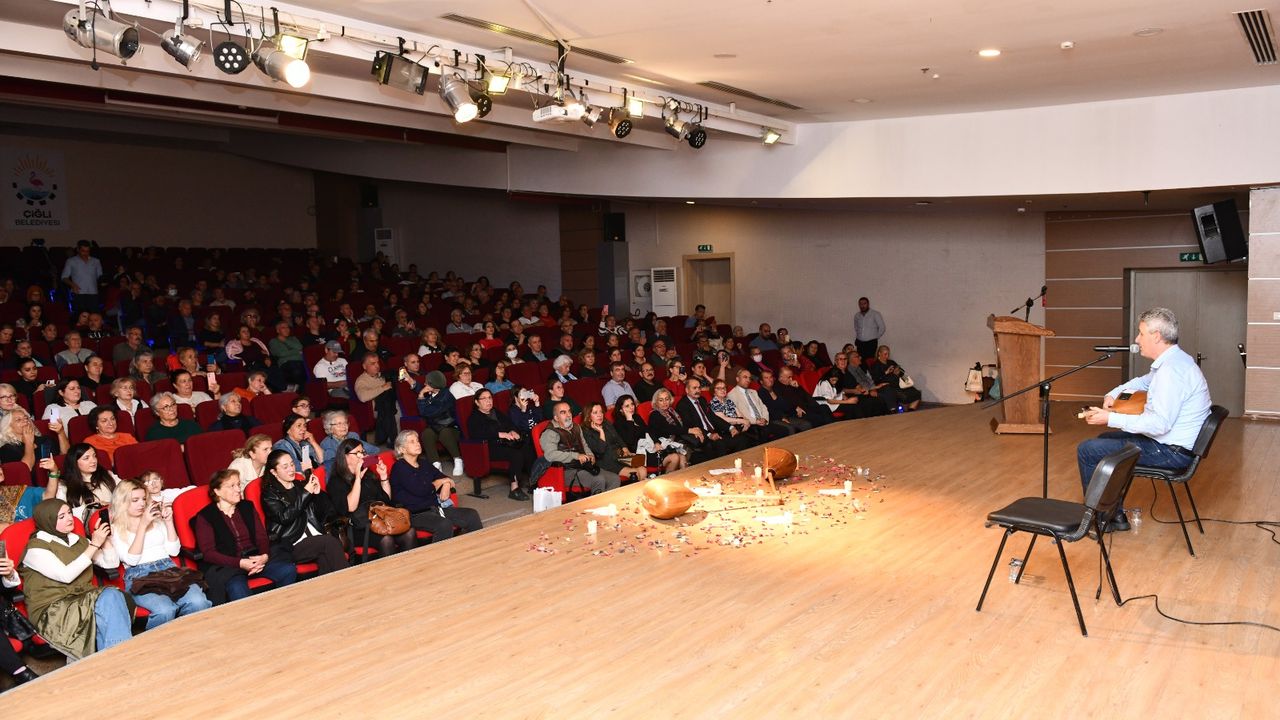 Çiğli’de duygu dolu gece: Aşık Veysel türkülerle anıldı