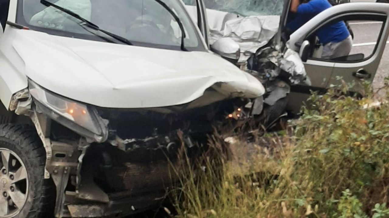 Artvin'de 3 aracın karıştığı zincirleme kazada 4 yaralı