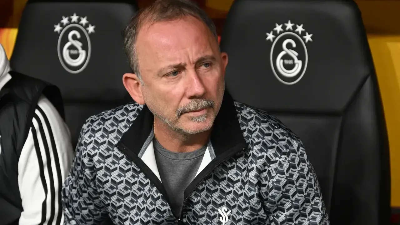 Beşiktaş'ta Fenerbahçe maçı öncesi istifa depremi!