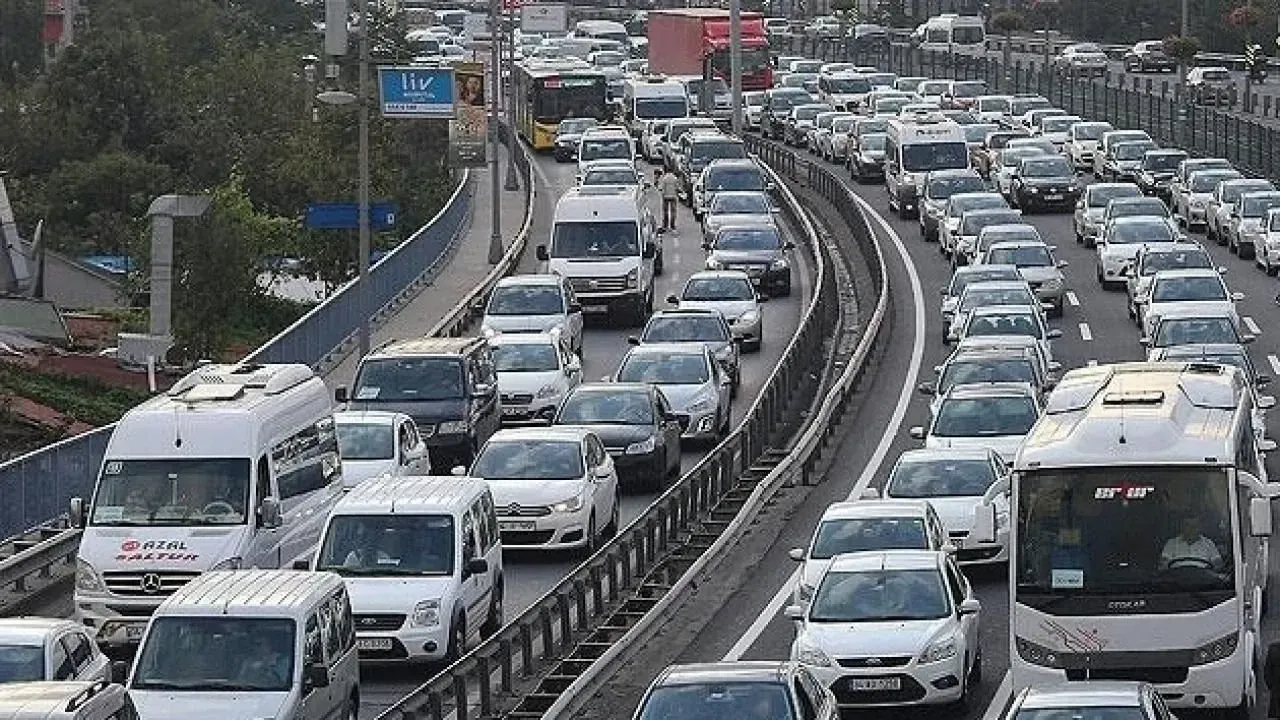 İzmir trafiğinde tehlike çanları: Yaralanmalı kazaların acı bilançosu açıklandı