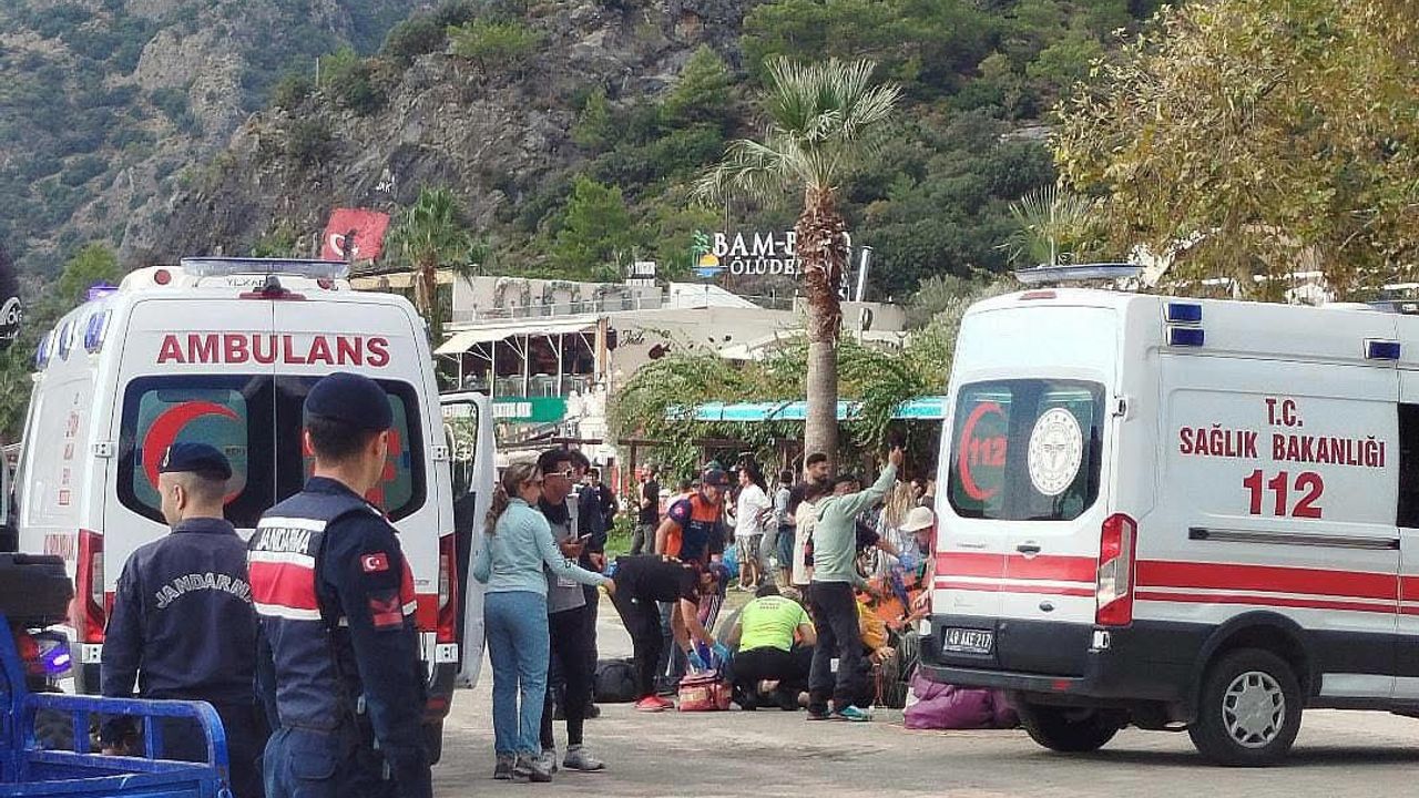 Fethiye'de yamaç paraşütleri havada çarpıştı