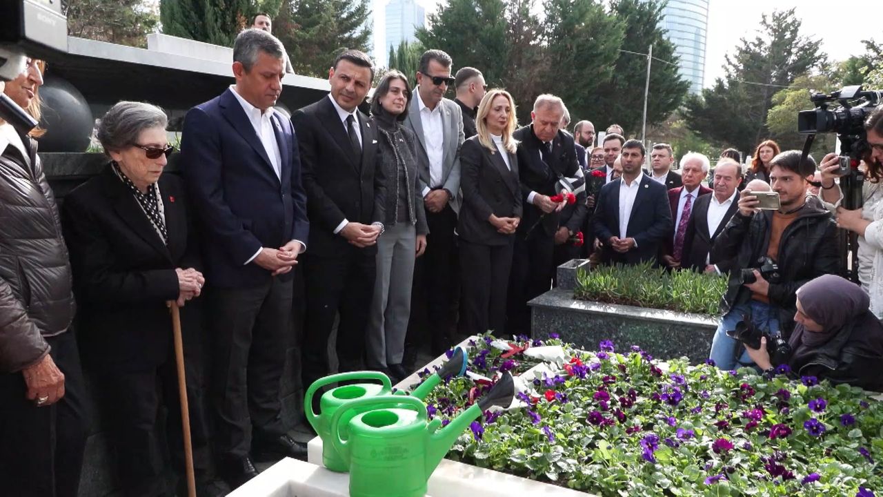 Erdal İnönü vefatının 18’inci yılında kabri başında anıldı