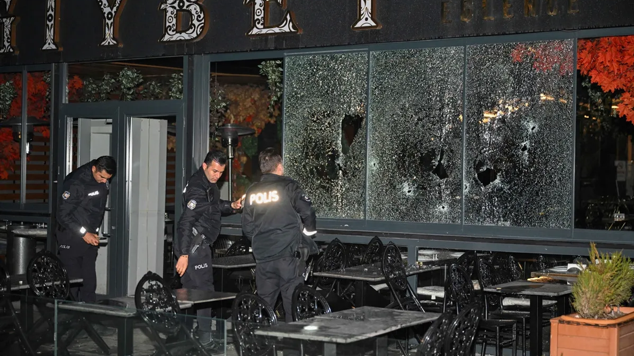 Eğlence mekanı kurşunlandı: Motosikletli 2 kişi aranıyor