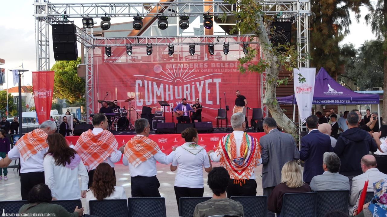 Cumhuriyet ruhu Menderes sokaklarını doldurdu