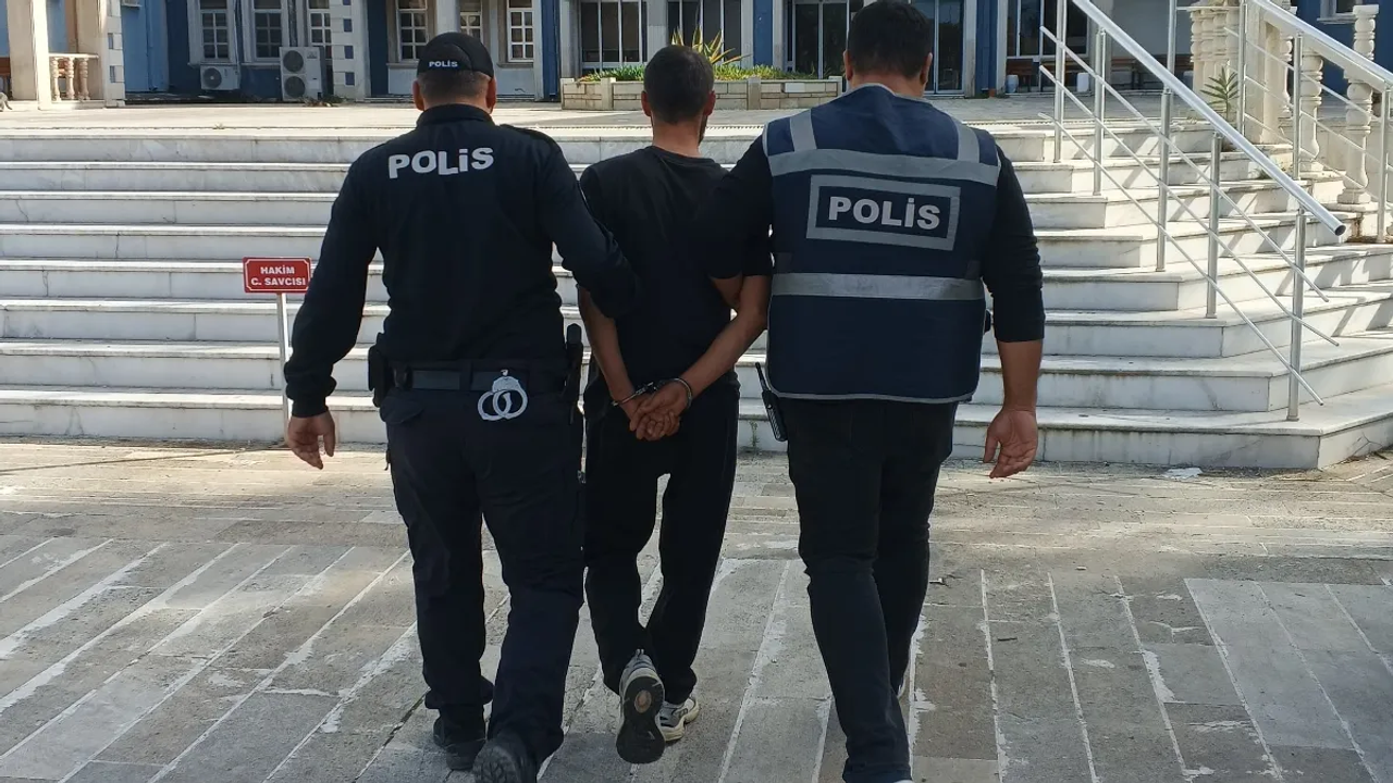 İzmir’de silahlı gasp zanlıları yakalandı: 1 kişi tutuklandı