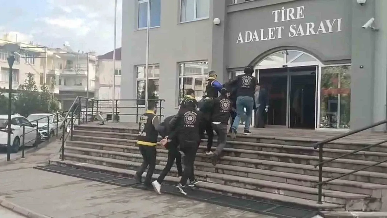 İzmir’de 3 iş yerini kurşunlayan zanlılar tutuklandı