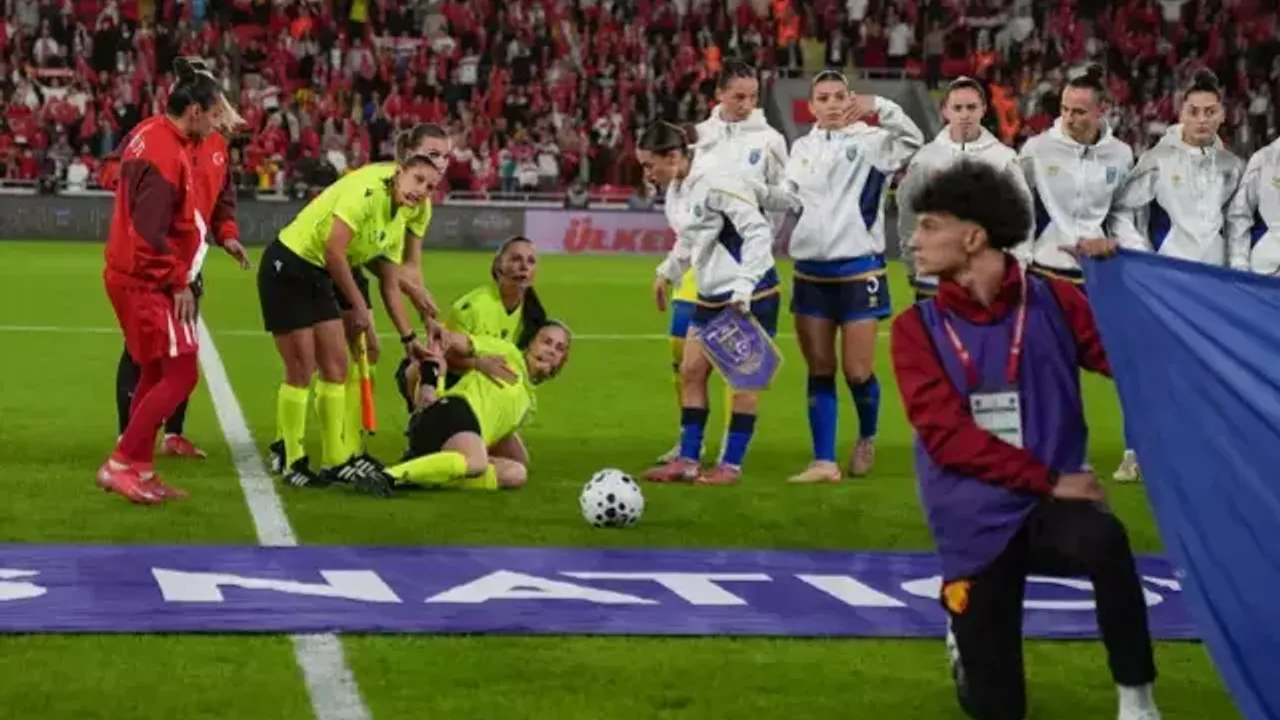 İzmir'deki Milli maçta korku dolu anlar!