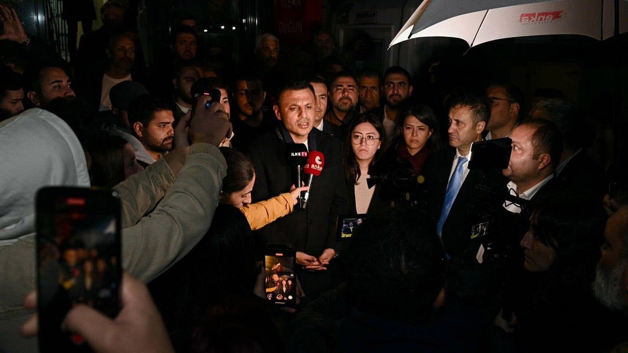 Özgür Çelik’ten TELE 1 ziyareti: “Özgür basına vurulmuş bir darbedir”