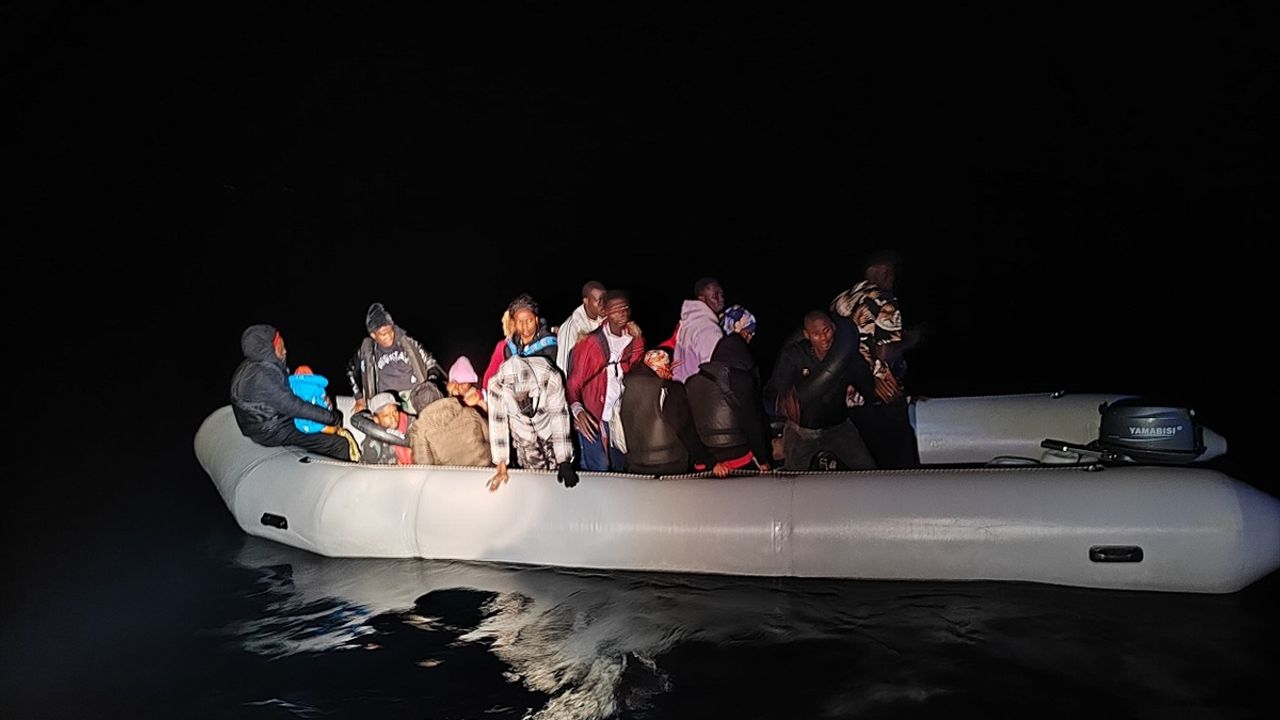 İzmri açıklarında umuda yolculuk... 24 göçmen kurtarıldı