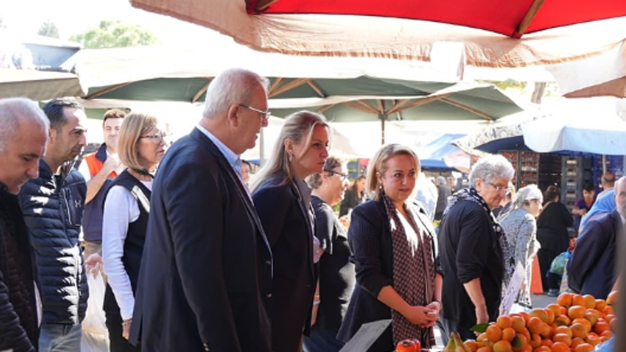 CHP’li Ösen pazarda halkı dinledi: “Pazarcı tezgahı döndüremiyor, vatandaş fileyi dolduramıyor”