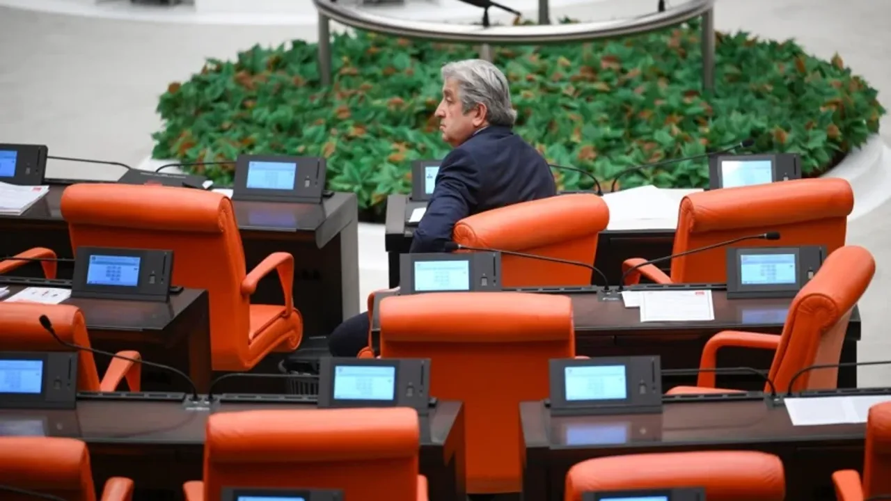 Meclis'te CHP sıraları boş kaldı