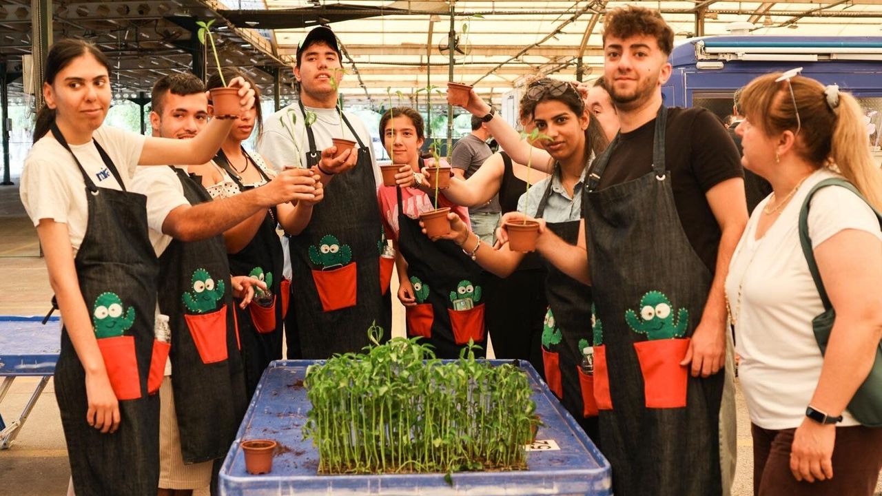 İzmir’de "Dönüşüme Evde Başla" hareketi: 7’den 70’e kompost 