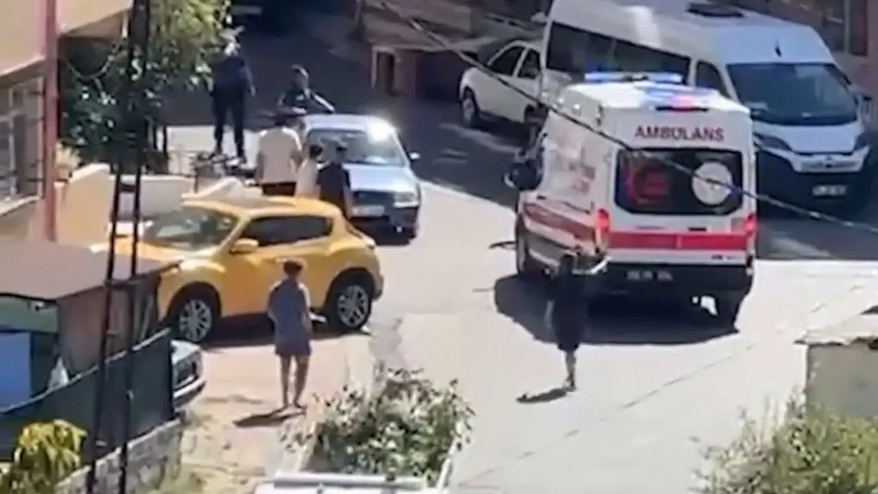 Maltepe'de caddede silahlı saldırı paniği: Özel harekat polisleri bölgeyi çembere aldı