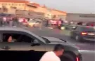 Bornova’da 'yanlayan' araba seyriciye çarptı!