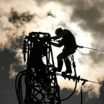 İzmir’de elektrik kesintisi alarmı: 13 ilçede saatlerce elektrik olmayacak!
