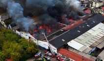 İzmir'de korkutan depo yangını!