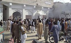 Pakistan'da vahşet: Camiye bombalı saldırı