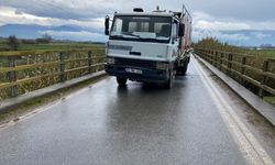 İzmir'de kamyonla otomobilin çarpıştığı kazada 1 kişi öldü