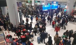 Binlerce yardım gönüllüsü İstanbul Havalimanı'na akın etti 