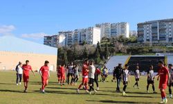 Ezeli rakipler depremzedeler için buluştu