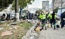 Deprem bölgesinde temizlik başladı