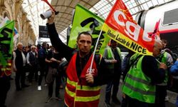 Fransa'da emekçiler ayakta: 9'uncu genel grev