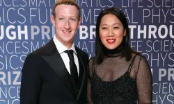 Mark Zuckerberg ve eşi Priscilla Chan üçüncü kız bebeklerini kucakladı