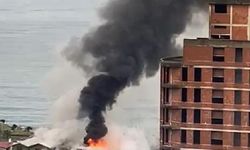 Beş katlı binanın çatı katı alev alev yandı