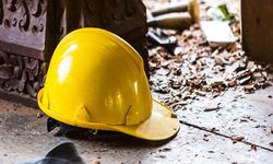 İzmir'de inşaatta düşen işçi hayatını kaybetti