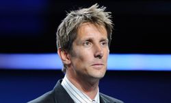 Edwin van der Sar istifa etti