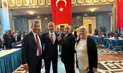 CHP'li Polat'ın milletvekili rozetini babası taktı!