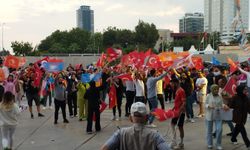 Erkenci halay! AK Parti İzmir'de bayram havası