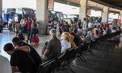 İzmir'de otogarda bayram hareketliliği!