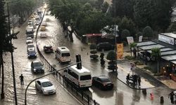 Amasya'da yollar göle döndü, ev ve iş yerlerini su bastı