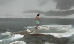 Kaçkar'a tırmandı, buzla kaplı gölde yüzdü