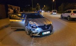 Polis ve motosikletliye çarpıp yaya olarak kaçtı