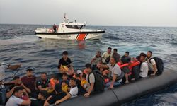 54 düzensiz göçmen ile bir göçmen kaçakçısı yakalandı