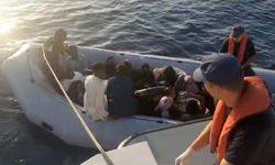 Foça açıklarında 19 düzensiz göçmen yakalandı