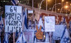 İsrail'de yüz binlerce kişi sokaklara indi