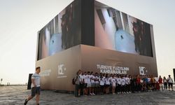 İzmir'de üç boyutlu LED Kule'de gösterim yapıldı