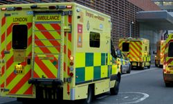 Londra'da otomobil ilkokul binasına çarptı, 7'si çocuk 9 kişi yaralandı