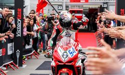 Milli motosikletçi Bahattin Sofuoğlu, Çekya'da gururumuz oldu!