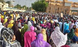 Nijer'de halk, darbeye karşı sokağa indi