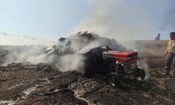 Uşak'ta saman yüklü traktör yandı