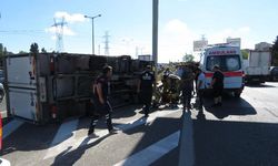 Ataşehir'de 2 kamyonet çarpıştı: Sıkışan şoför bir saatte kurtarıldı