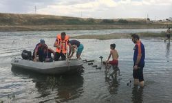 Dicle Nehri'nde mahsur kalan 16 kişiyi AFAD kurtardı