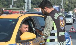 Ehliyetine 2081 yılına kadar el konulmuş taksici yakalandı